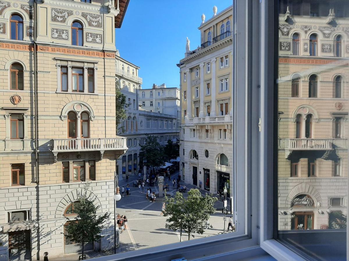 Trieste Center Rooms & Apartments - Fiori Di Trieste Extérieur photo