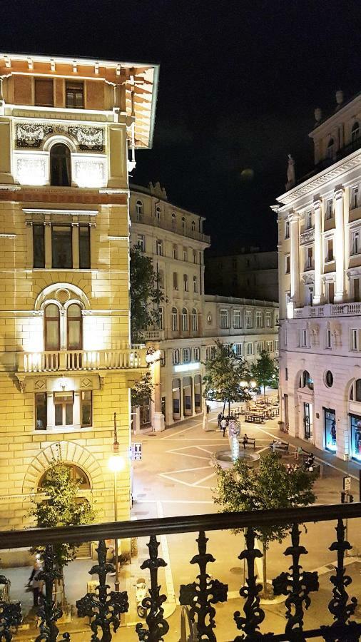Trieste Center Rooms & Apartments - Fiori Di Trieste Extérieur photo